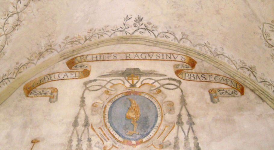 Stemmi Beccadelli, Arcone dell'abside